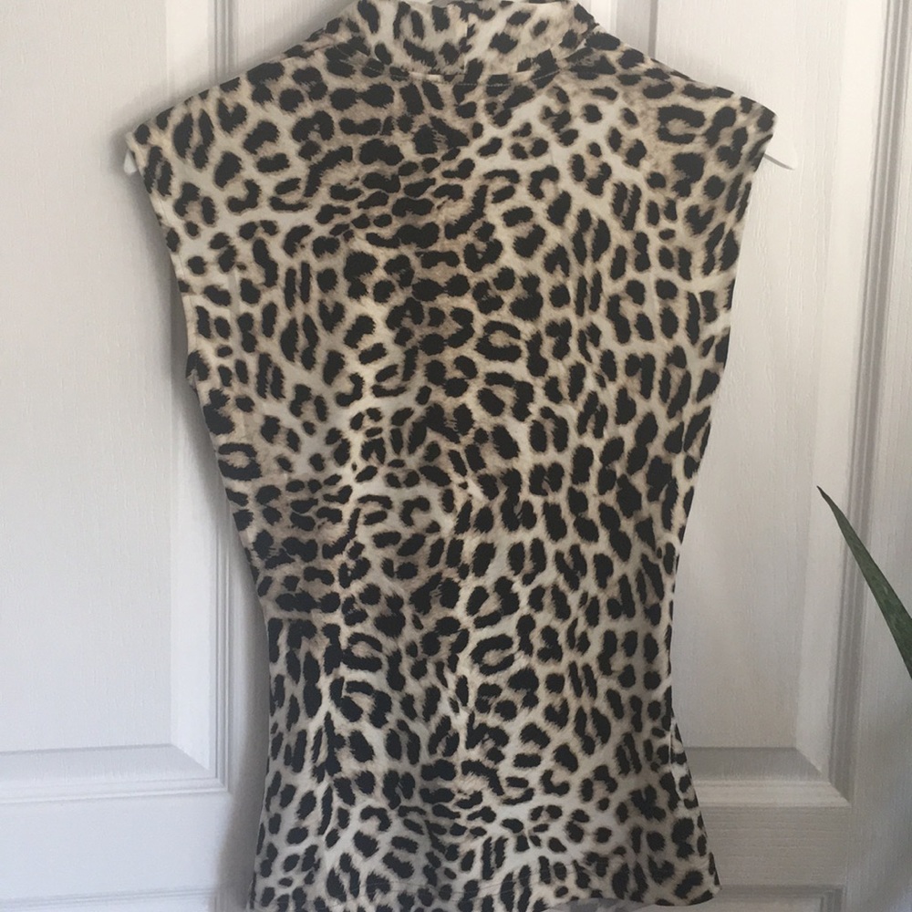 Vince Camuto leopard sleeveless top - Picture 5 of 9